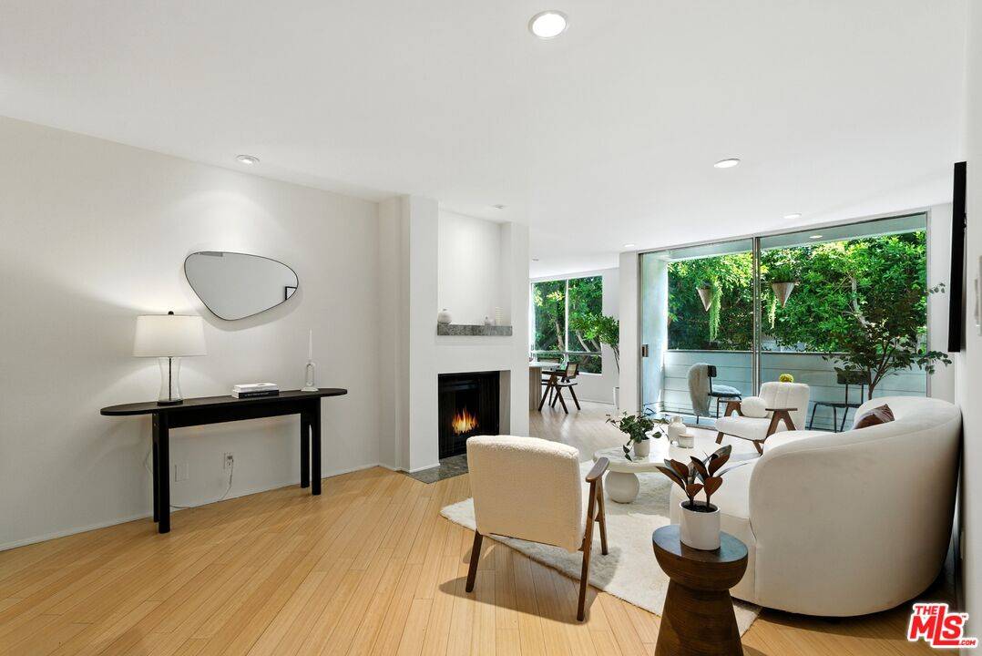 429  N Oakhurst Dr 2BR Beverly Hills Post Office | B.H.P.O. La