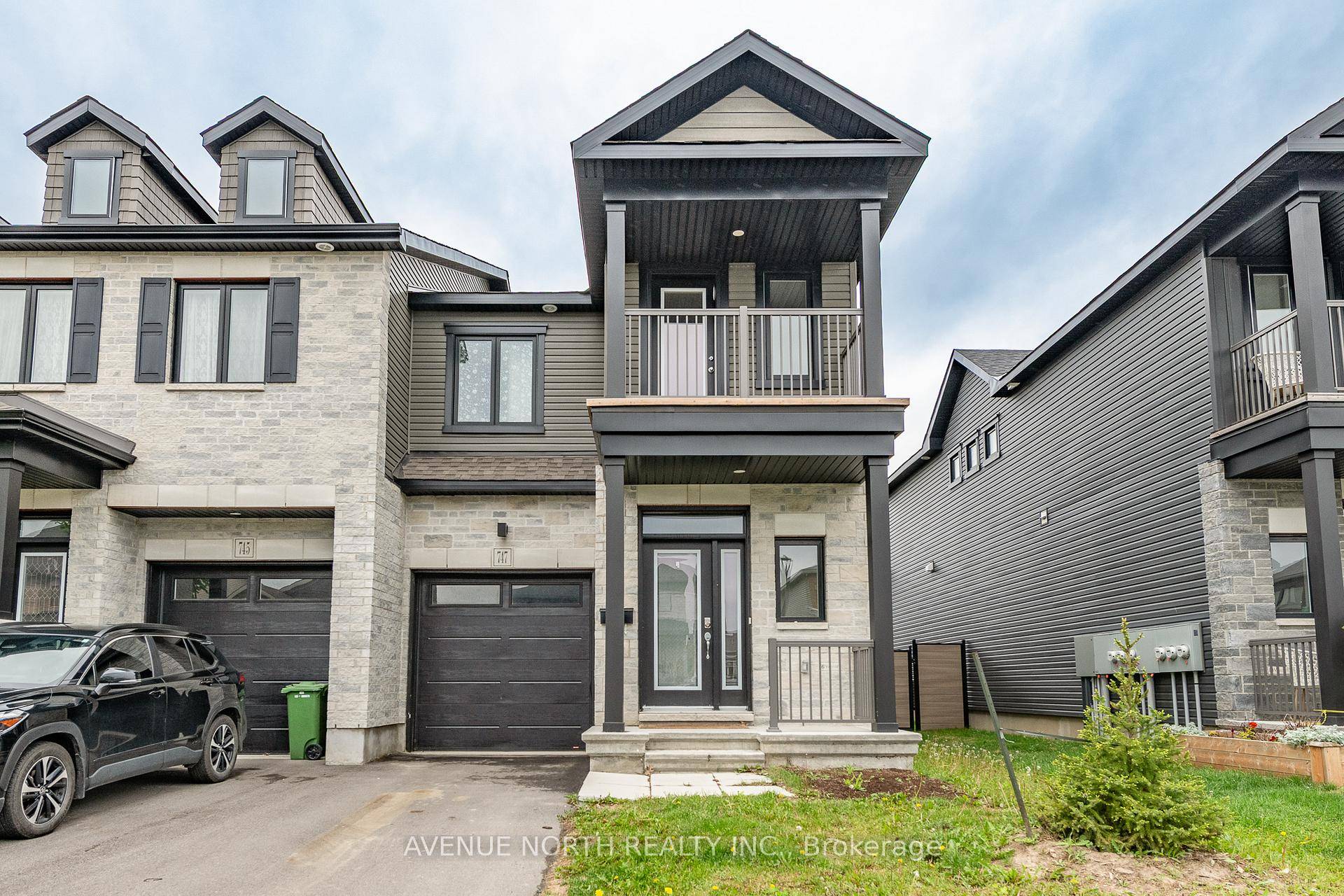 Welcome to 747 Namur Street, a stunning END UNIT townhome in the desirable community of Embrun.