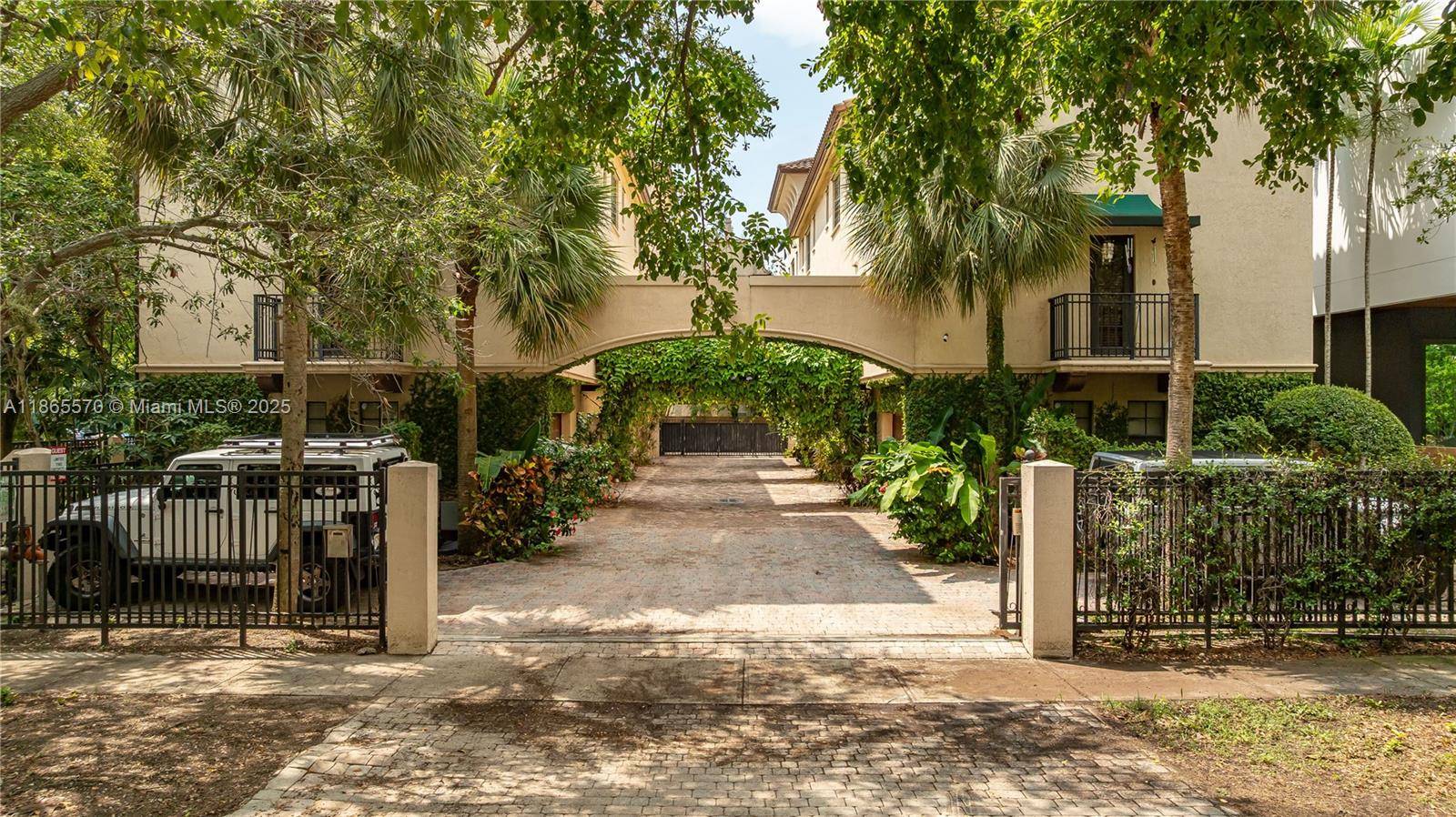Corner luxury townhouse with 2 en suite bedrooms amp ; 2.