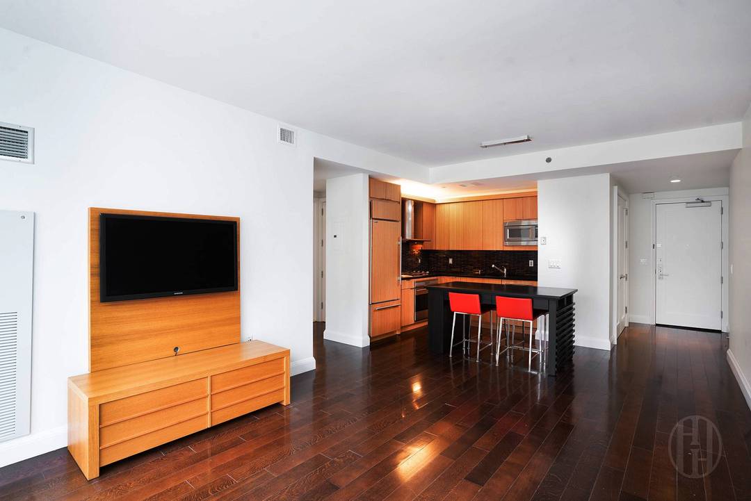 Nestled within the luxurious and Green Condominium, The Visionaire, is this spacious 819 sqft east facing apartment.