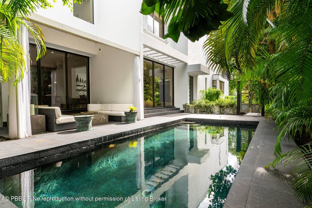 Stunning contemporary townhome situated in coveted midtown location on Palm Beach Island.