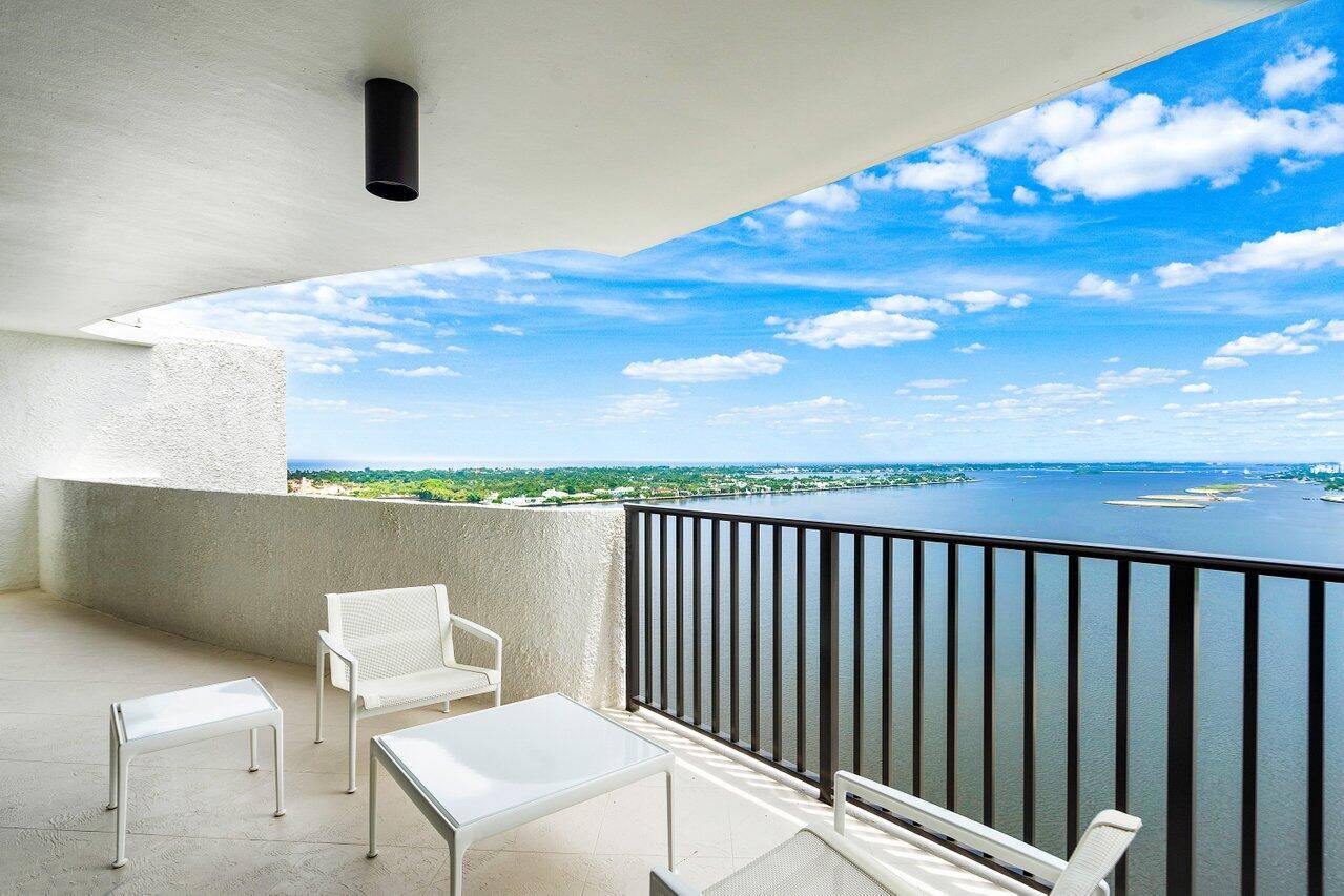 Waterfront condo with stunning, panoramic views of the Intracoastal, Palm Beach and Atlantic Ocean from all main rooms.