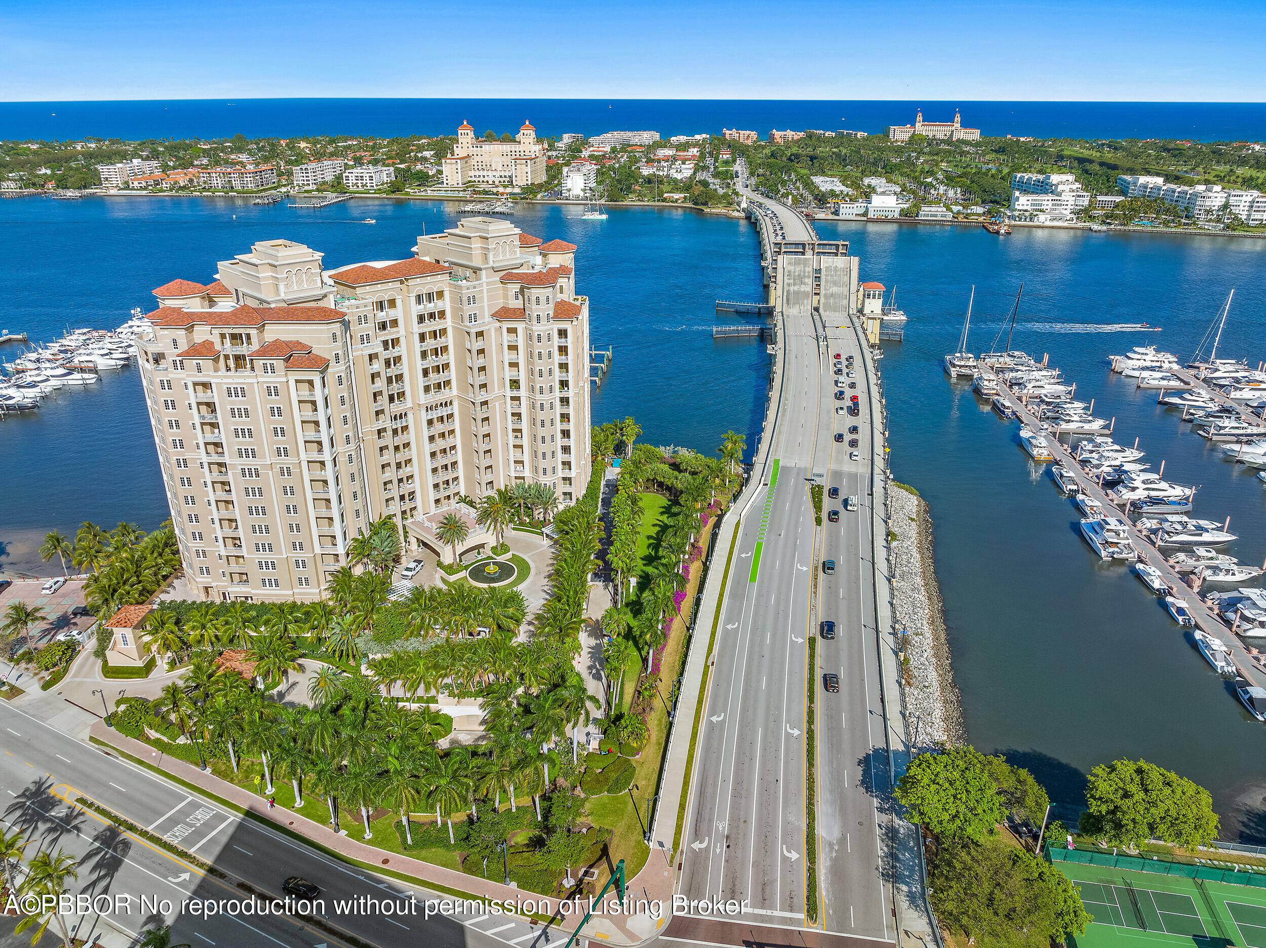 Welcome to this beautiful 8th floor unit at One Watermark Place.