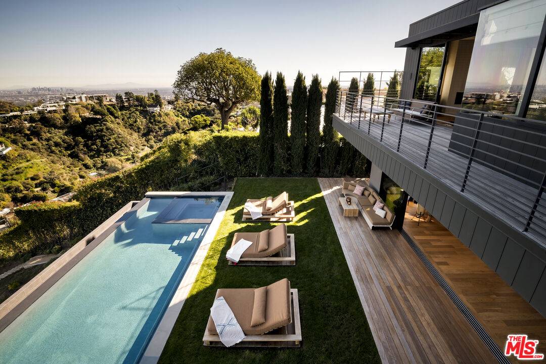 1030   Somera Rd 6BR Bel Air La