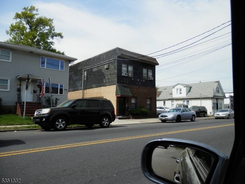 MIXED USE PROPERTY FOR SALE, FOUR 1 BDRM APARTMENTS COMMERCIAL SPACE ATTACHED.