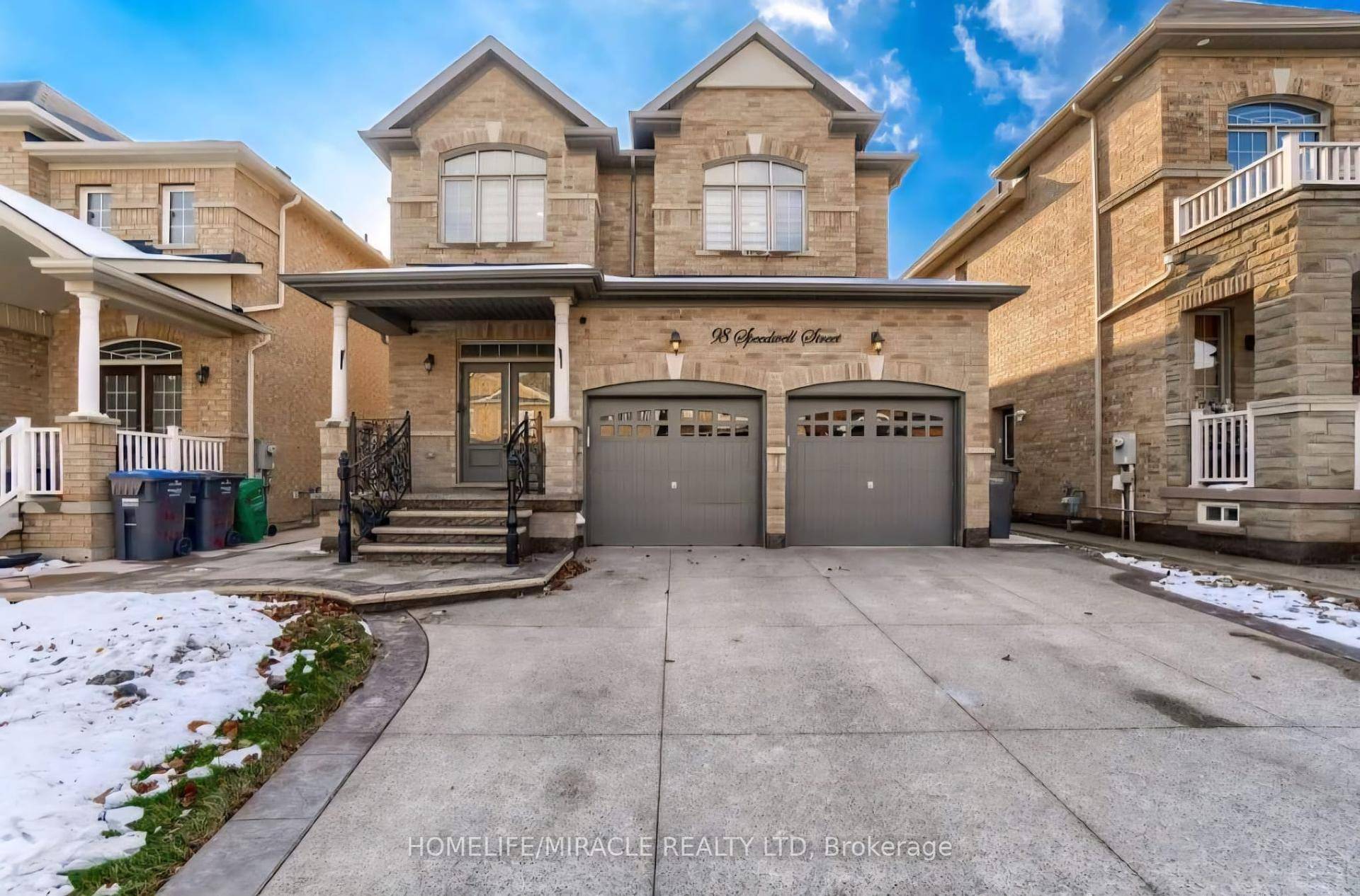 LEGAL 2 unit Dwelling, Detached Property with stunning 4 Bedrooms Plus 3 additional bedrooms in the Basement in One of the Most Demanding Neighborhood of Credit Valley.