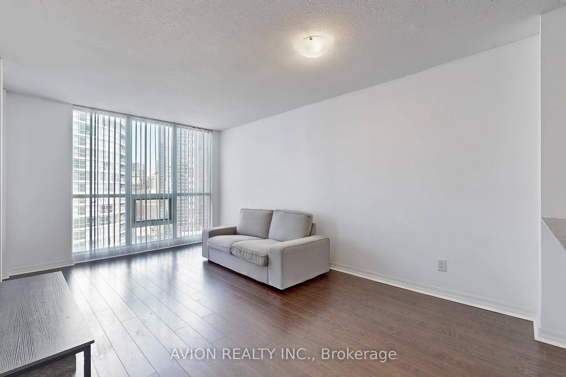 Luxurious Newly Renovated One Bedroom In The Heart of Downtown Toronto, Right Beside Waterfront.