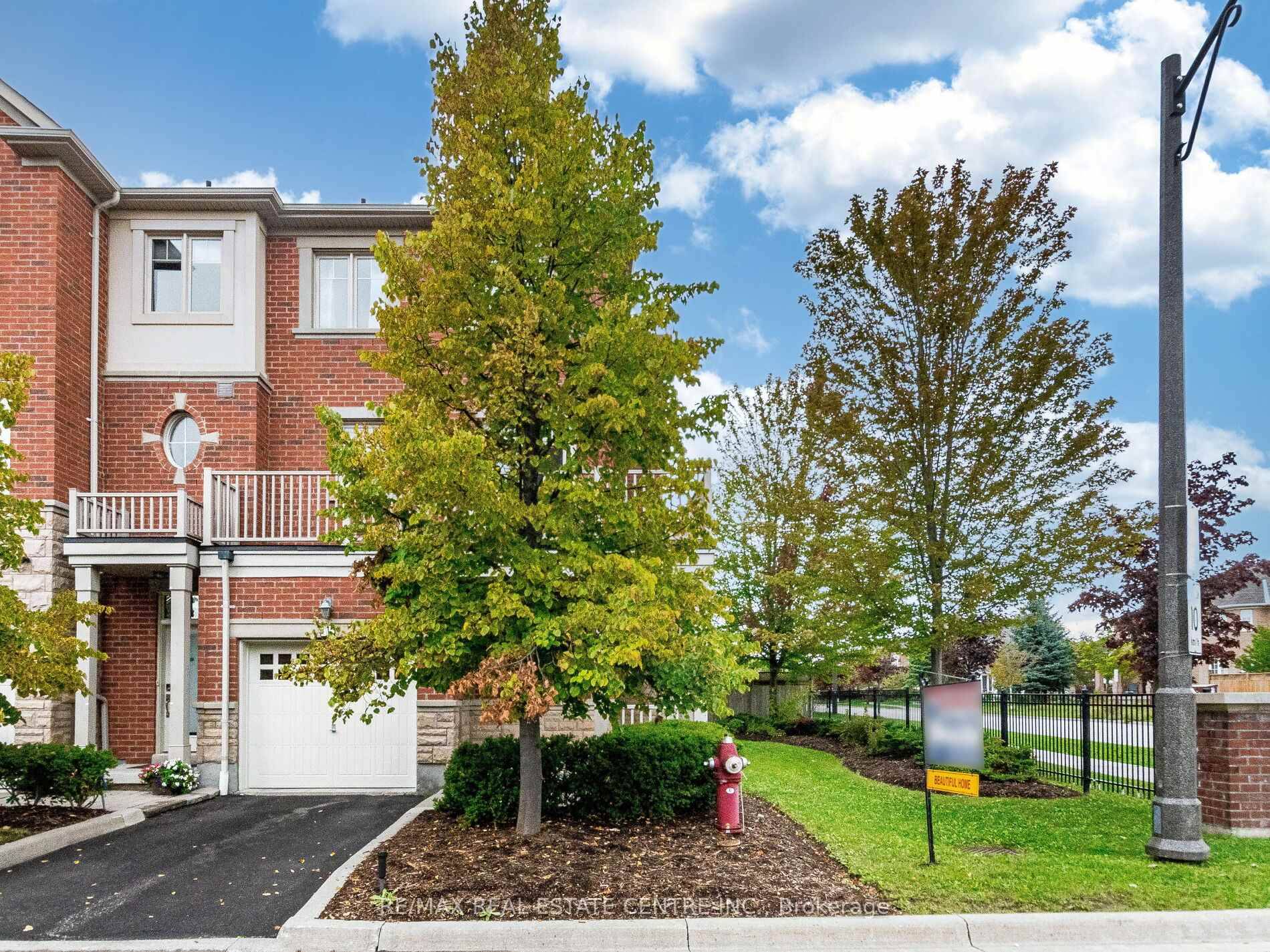 lt ; lt ; lt ; Stunning, Large Executive Townhome, 2, 115 sqft.