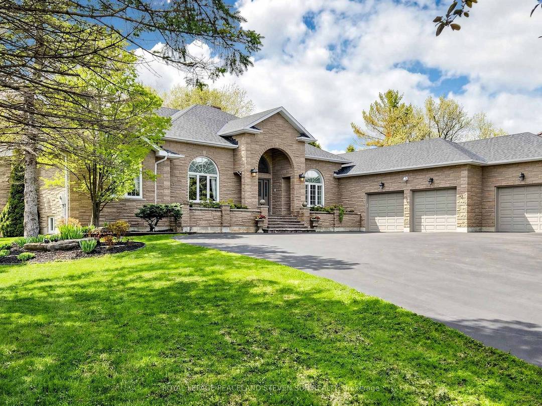 Outstanding Bungalow Located In Deer Creek Golf Of Durham's Most Prestigious Location !