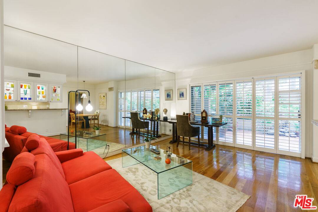 1131   Alta Loma Rd 1BR Sunset Strip La