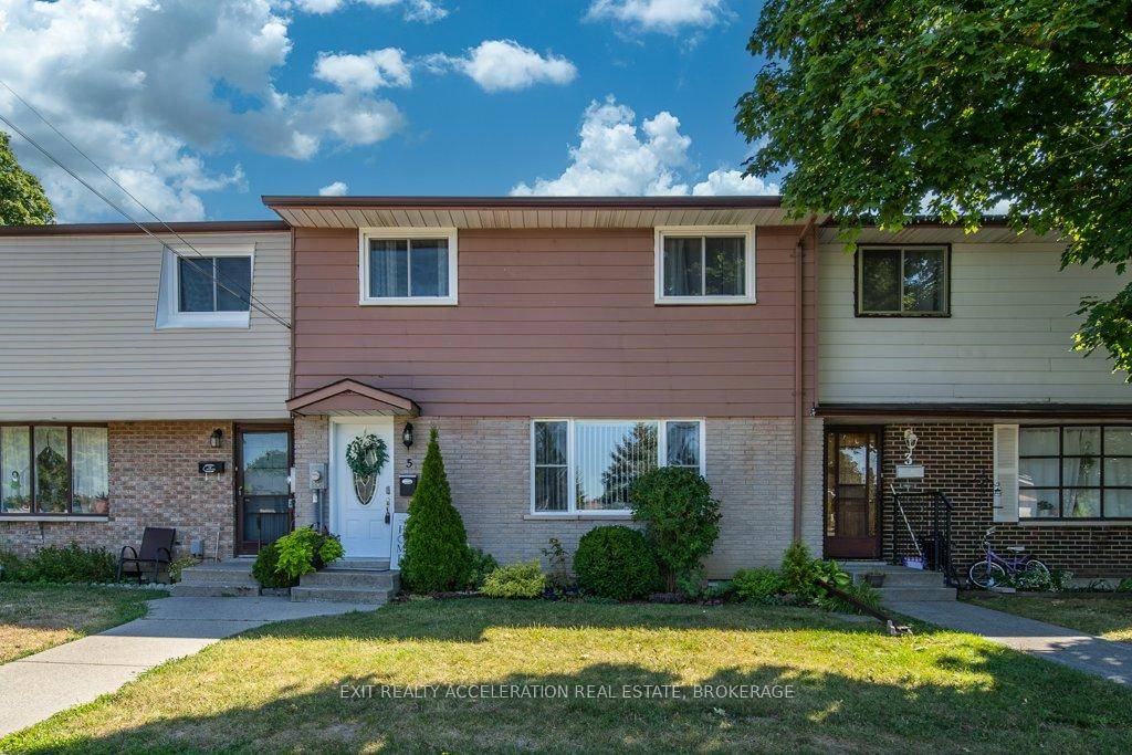 Welcome to 5 Splinter Drive in Napanee a beautifully renovated and thoughtfully decorated 3 bedroom, 1.