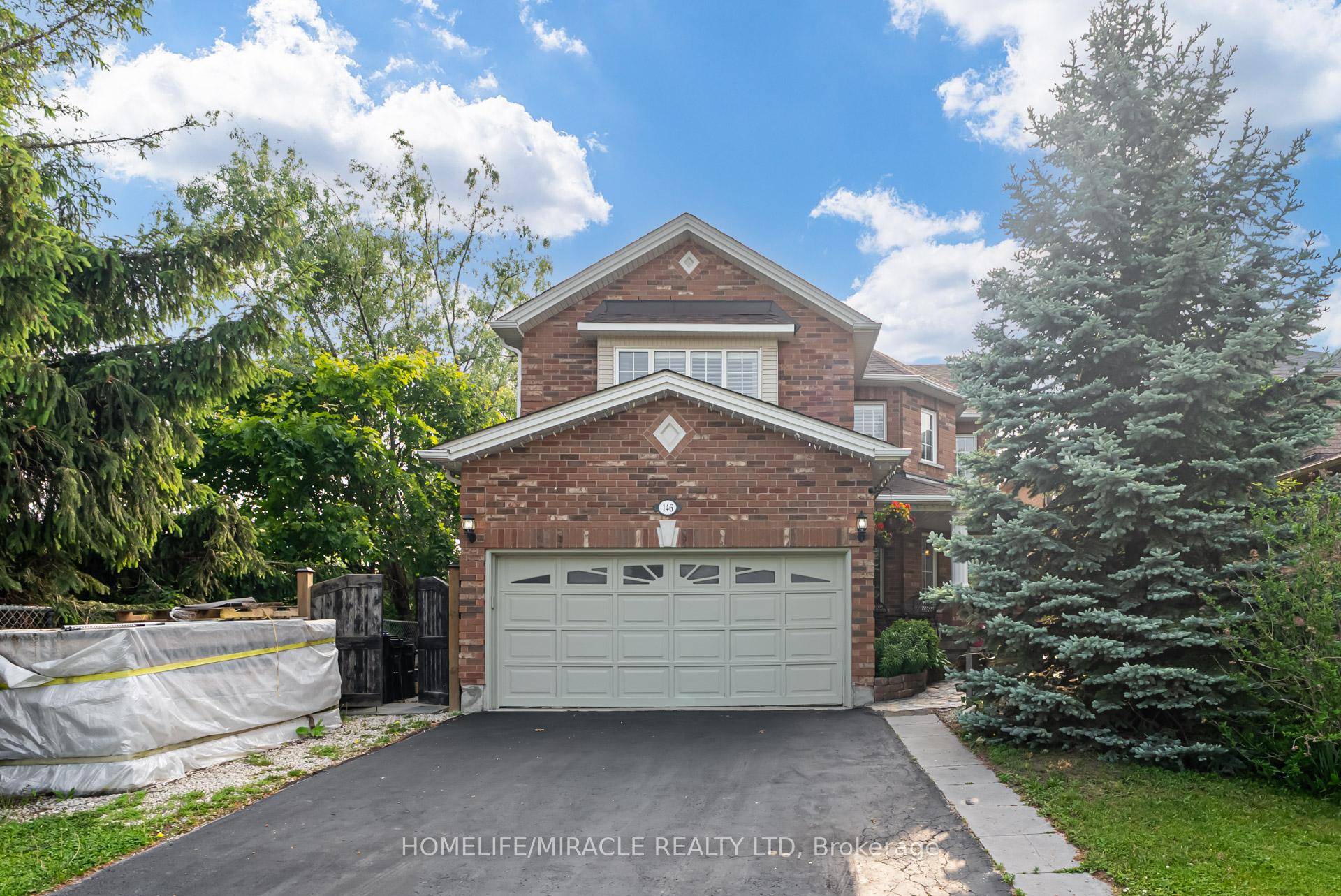 Welcome to 146 8th Line in the heart of Alliston where refined craftsmanship and luxurious finishes come together in this spectacular 4 1 bedroom, 4 bathroom estate style home.
