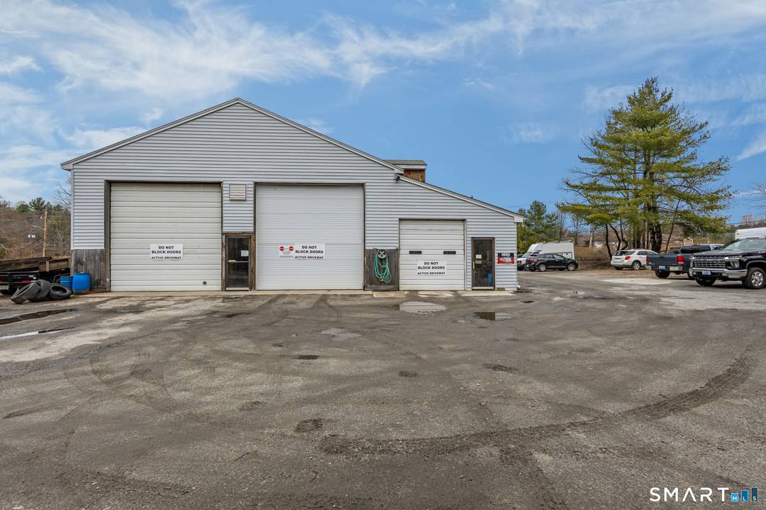 Prime commercial opportunity in Glendale !