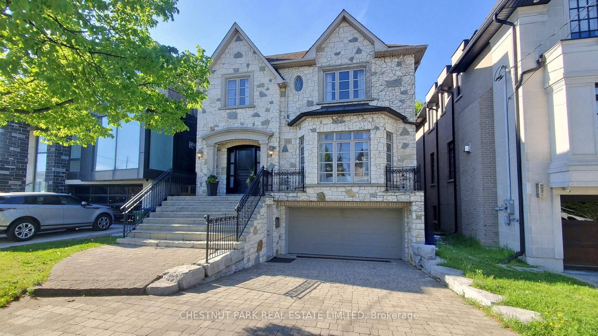 Welcome to your dream family home in Ledbury Park !