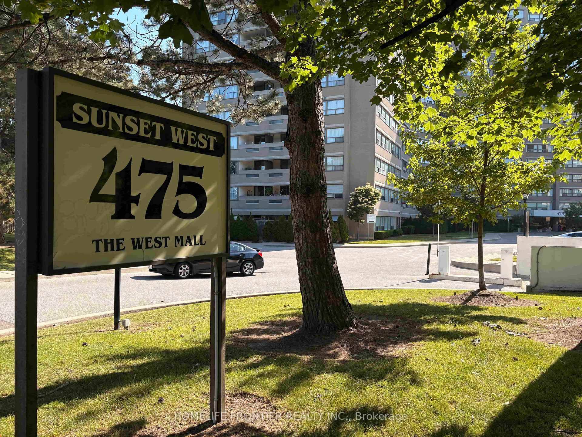 Welcome to Sunset West Condos a beautifully renovated unit in a family friendly and safen eighborhood !