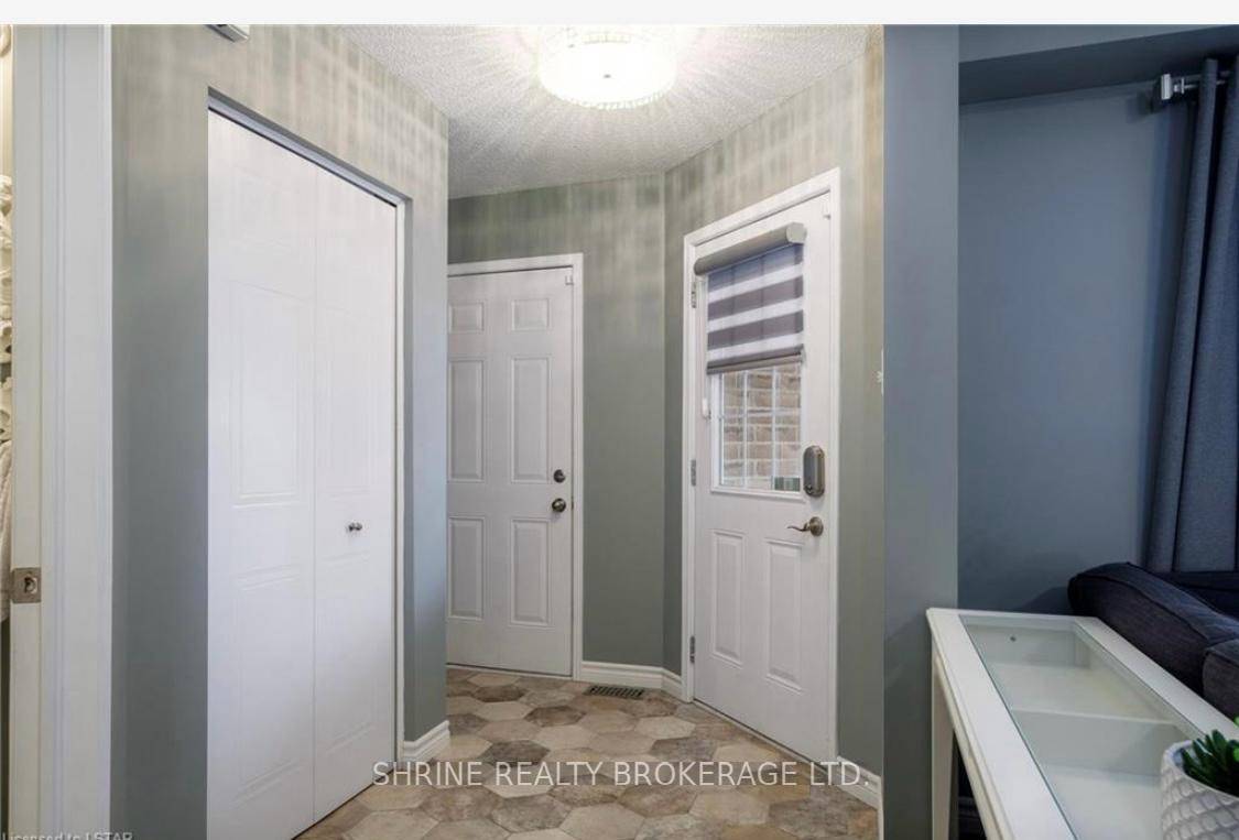Available immediately This well maintained detached 2 storey home is located in the desirable Stoney Creek neighborhood of North London, just minutes from Stoney Creek Public School one of the ...