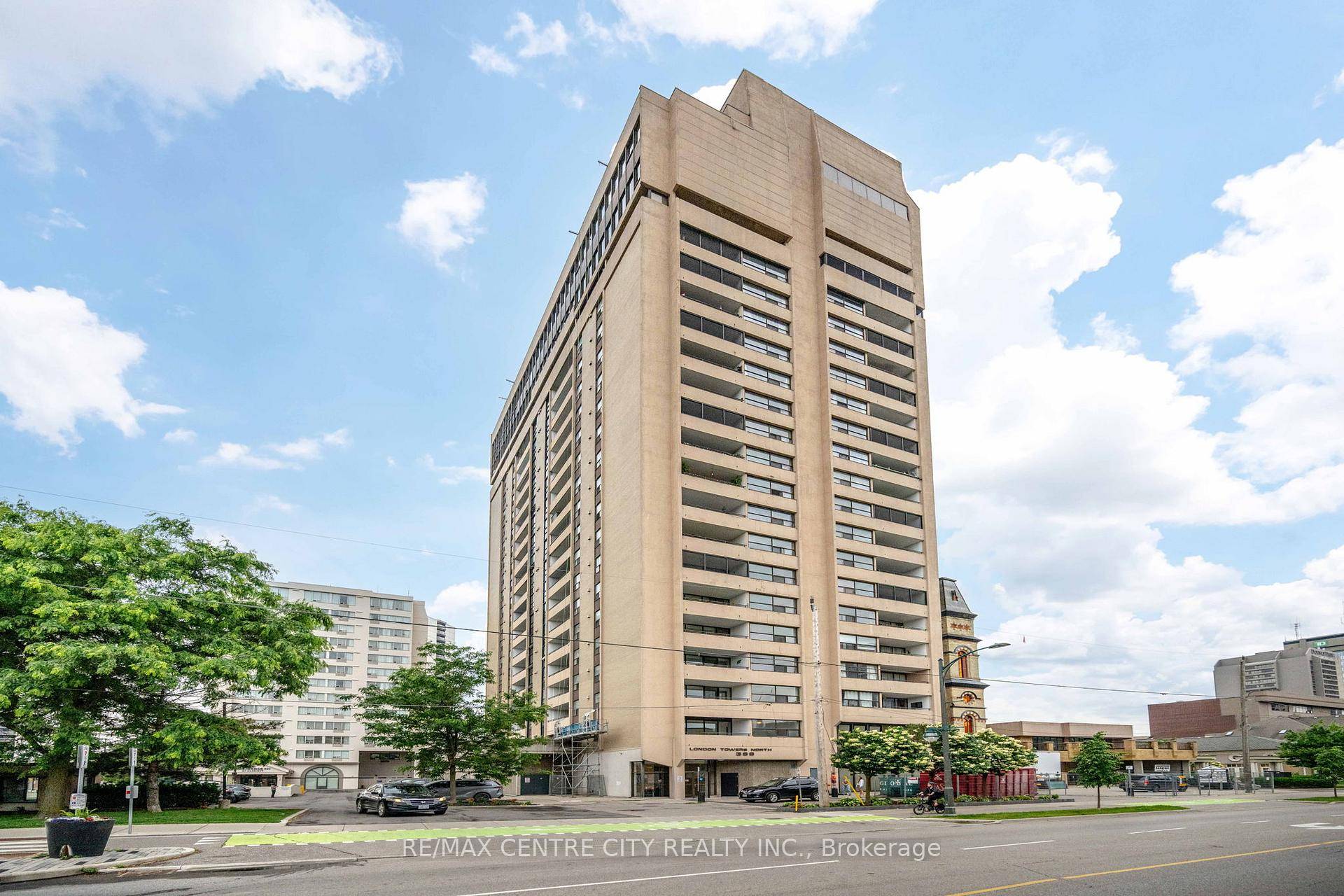 A beautiful 2 Bedroom Condo ideally suited for a professional couple looking for a quality downtown experience.