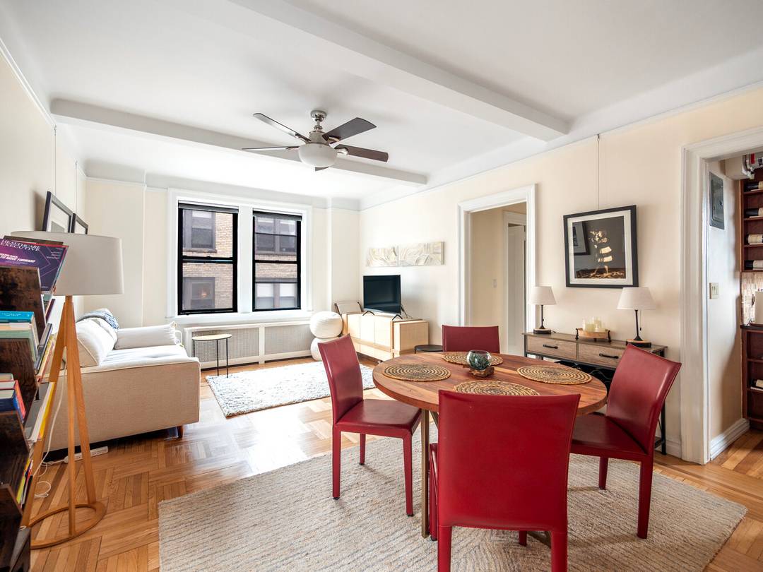 A rare opportunity in the heart of Lincoln Square, this inviting and well proportioned one bedroom offers classic Upper West Side charm just moments from Central Park.