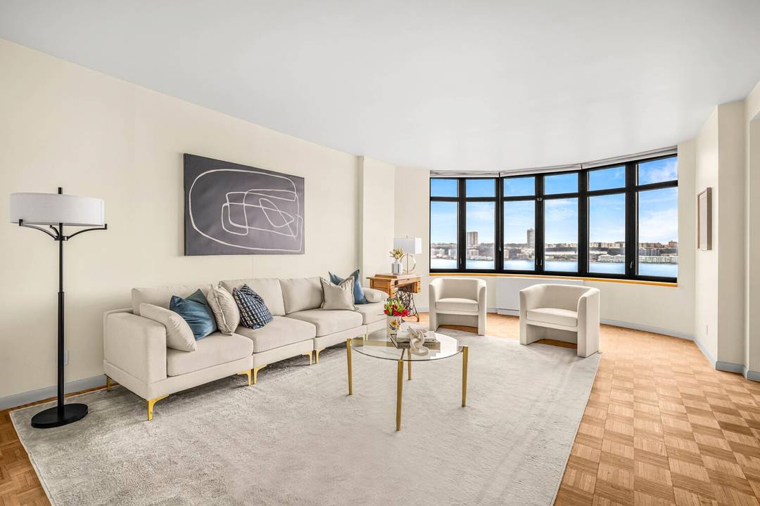 Welcome to this true three bedroom, three bathroom condo in the heart of the Upper West Side.