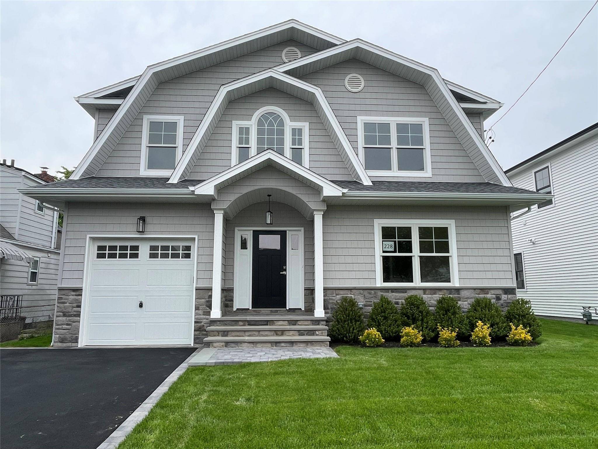 Beautiful Brand New Hampton Style Colonial !