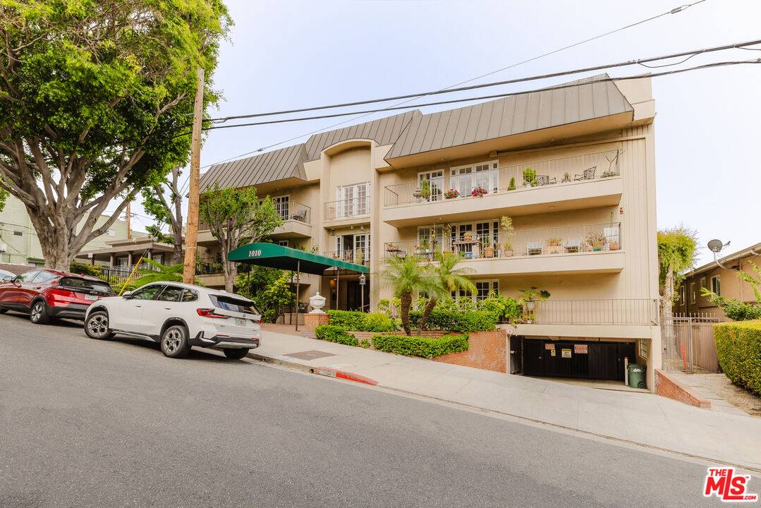 1010   Palm Ave 2BR Sunset Strip La
