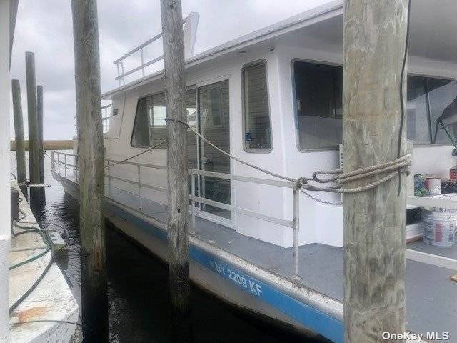 Boaters Delight... Bayfront Living !
