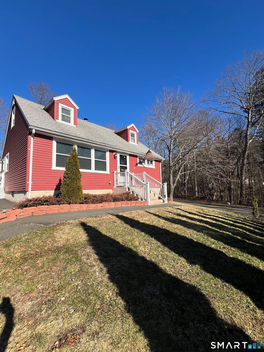 Spacious and pristine, this expanded cape is a dream !