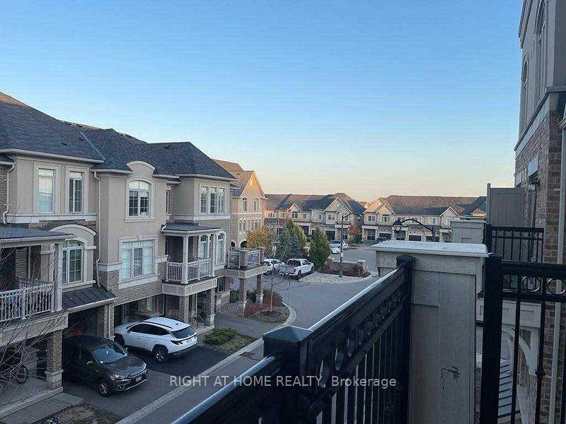 Beautifully Two Bedroom amp ; Two Bath Freshly Painted And New Flooring Stack Town House Located In High Demand Neighborhood Of West Oak Trail With Approx 995 Sft Of Living ...