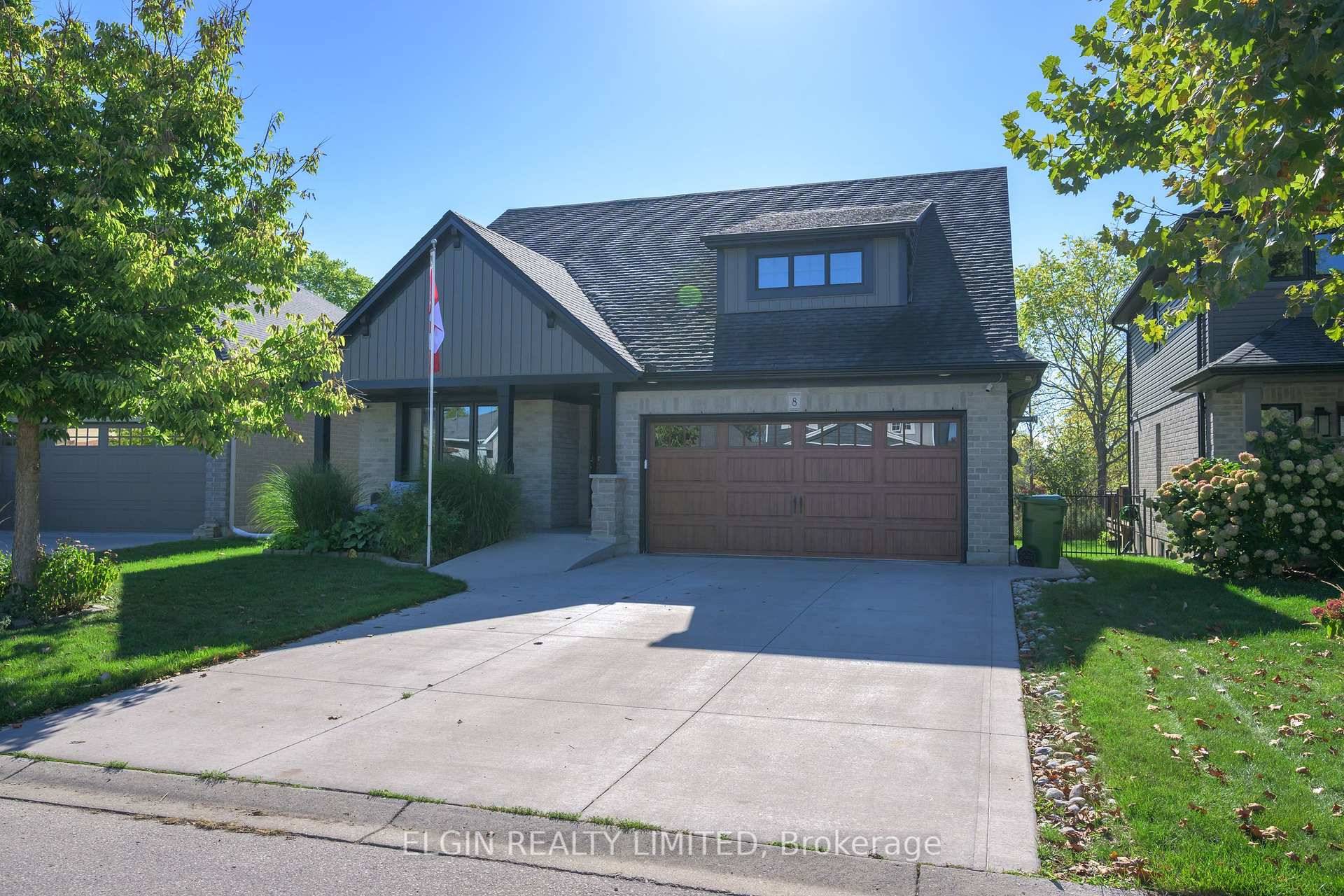 Four bedroom Hayhoe built bungaloft on a quiet north St.