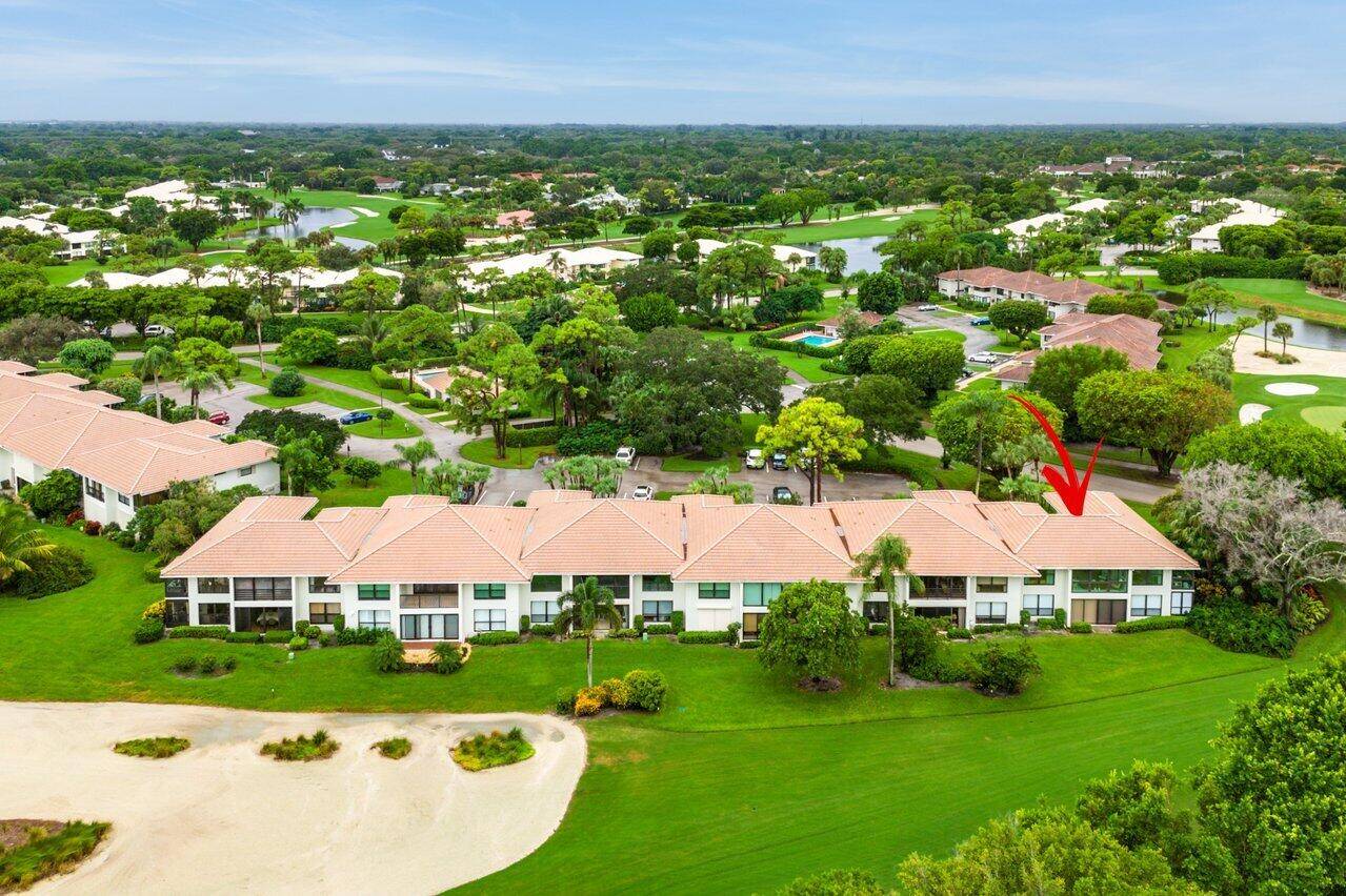 Beautifully Renovated 2 bedroom Corner Residence with Golf Course Views.