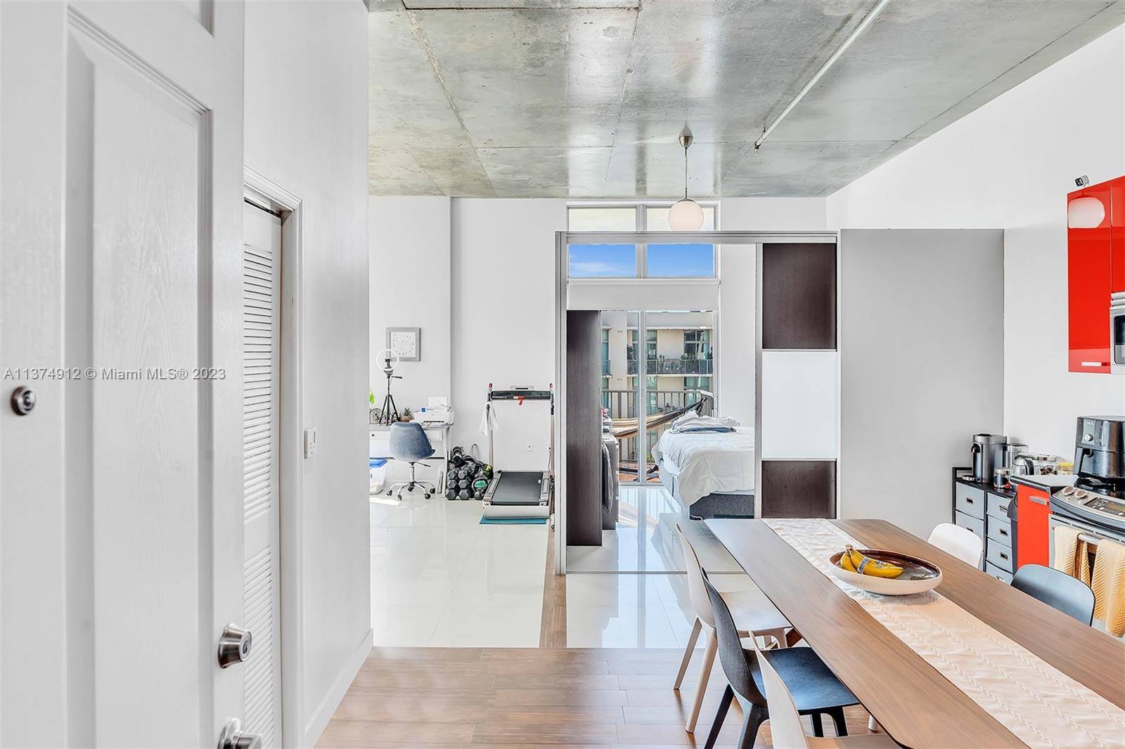Beautiful, corner unit in fashionable Young's Circle, South Broward's hottest location.
