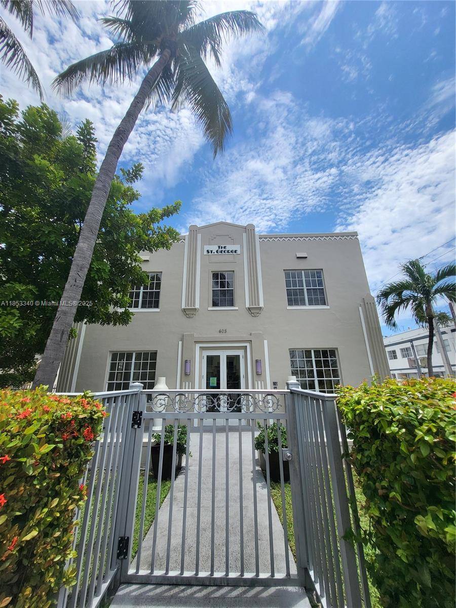 Spacious and well maintained 2 bed 2 bath unit located in the heart of South Beach.