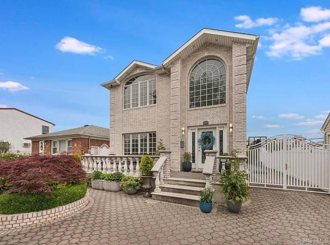 Beautiful Custom Home in Prime Howard Beach Location Welcome to 158 23 92nd Street a bright and modern custom home offering comfort, style, and convenience.
