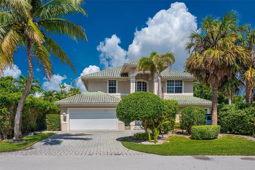 RARELY AVAILABLE ! ! ! Luxurious Florida living with walking distance to the beach.
