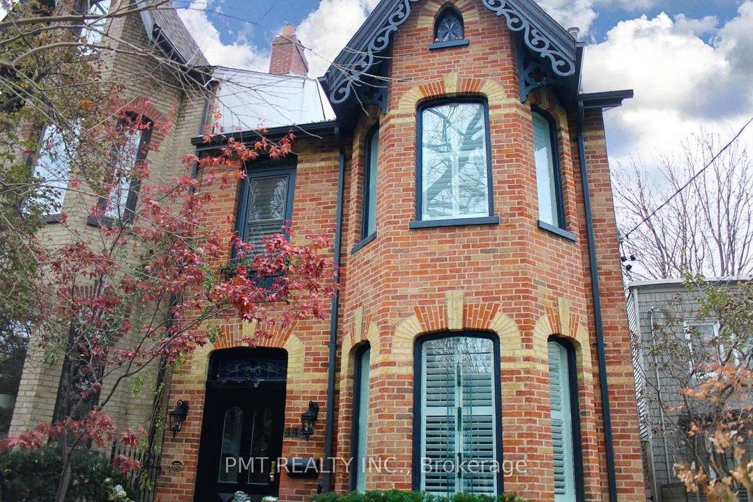 Well kept 1 bedroom basement apartment offering a comfortable and functional living space in a central Toronto location.