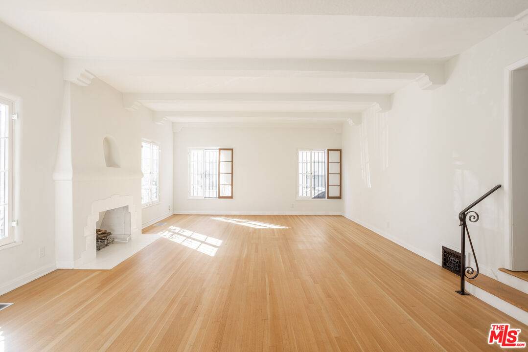 165  S Mansfield Ave 3BR Hancock Park La