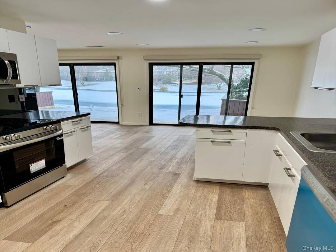 Excellent condition all new modern appliances entire home recently recent updated.