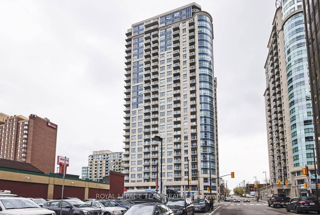BEAUTIFUL 13 TH floor 1 Bed plus Den.