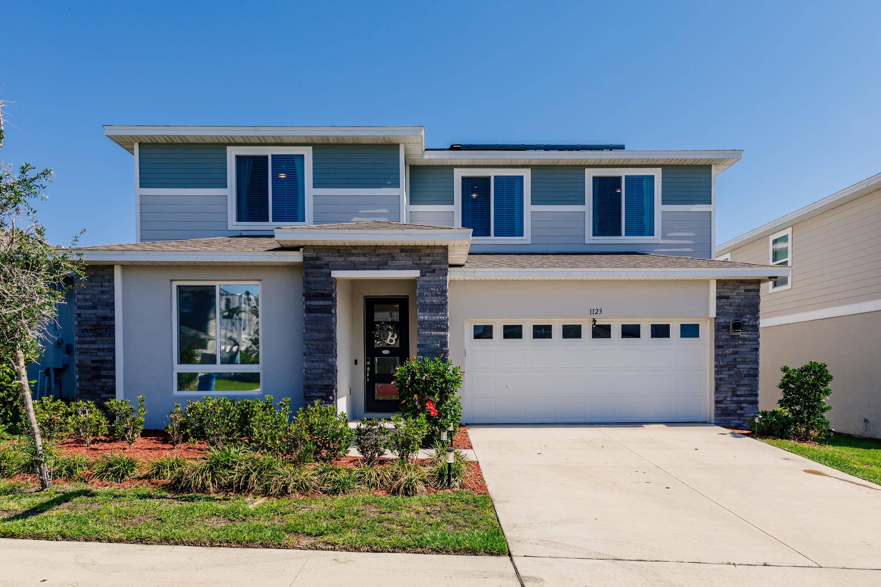 Welcome to 1123 Sugarwood St, a beautifully upgraded 2 story single family home located in the heart of Davenport, FL.