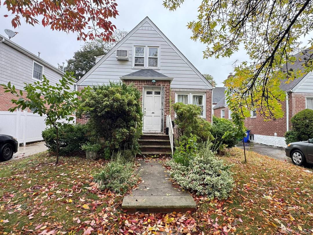 Welcome to this beautiful single family home in the heart of Fresh Meadows.