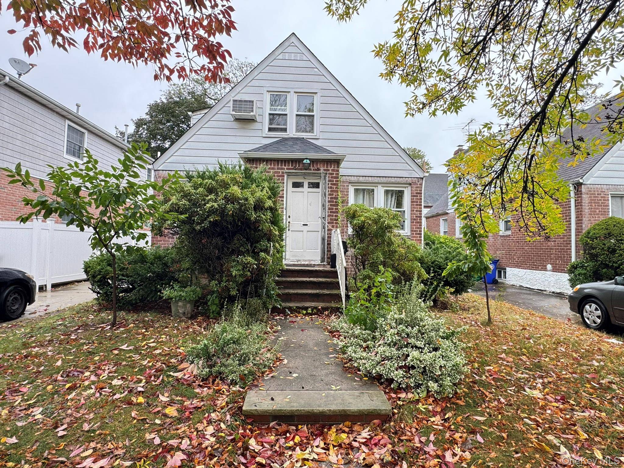 Welcome to this beautiful single family home in the heart of Fresh Meadows.