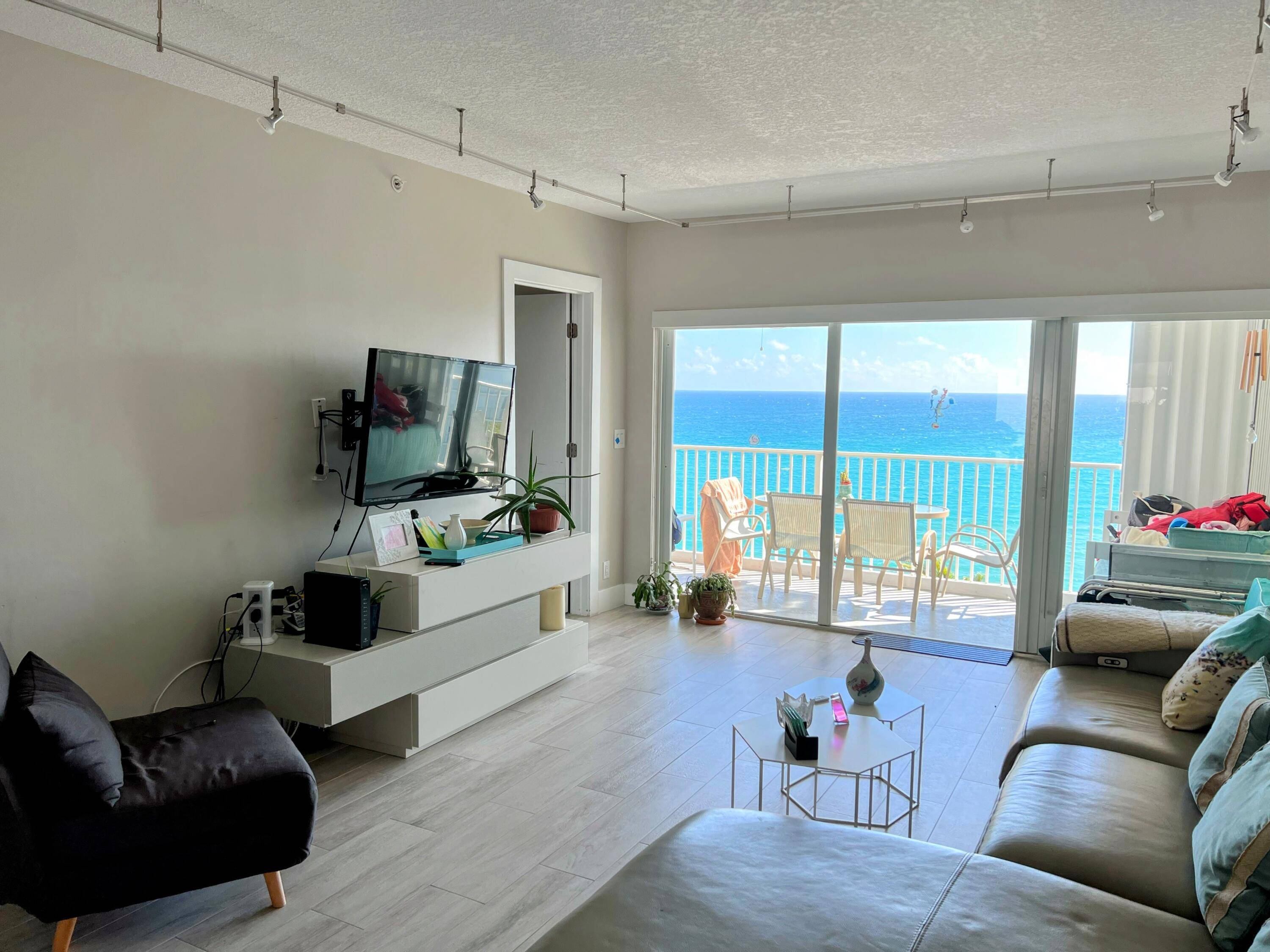 Fantastic oceanfront condo.