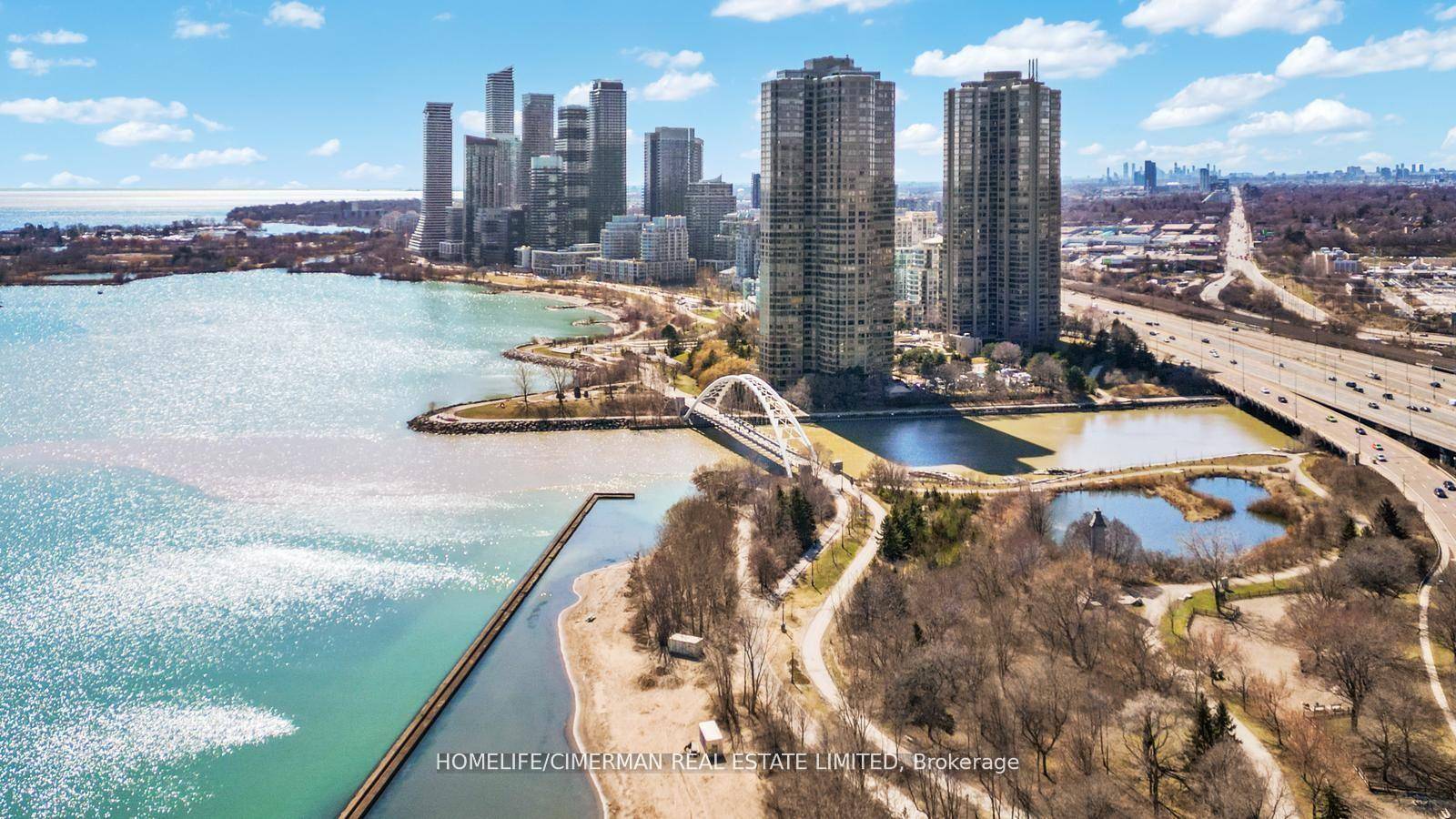 Imagine yourself living in the ultimate urban oasis !
