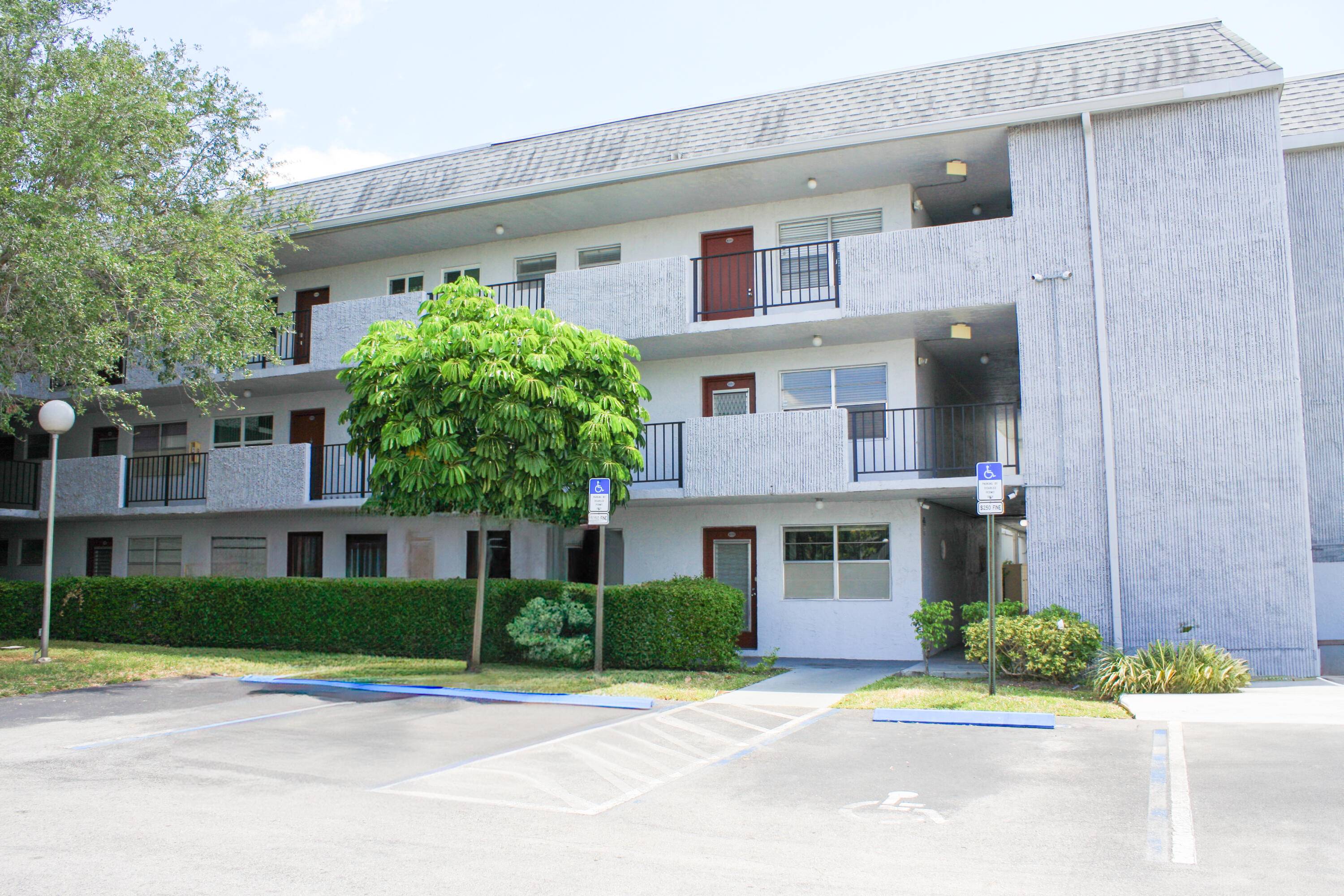 Beautiful and highly sought after FIRST FLOOR 1 bed, 1.