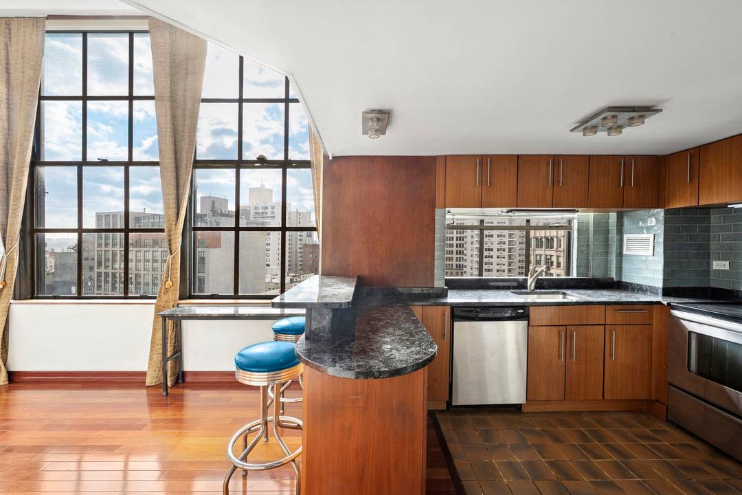 Welcome to Residence 7C, a quintessential New York loft !