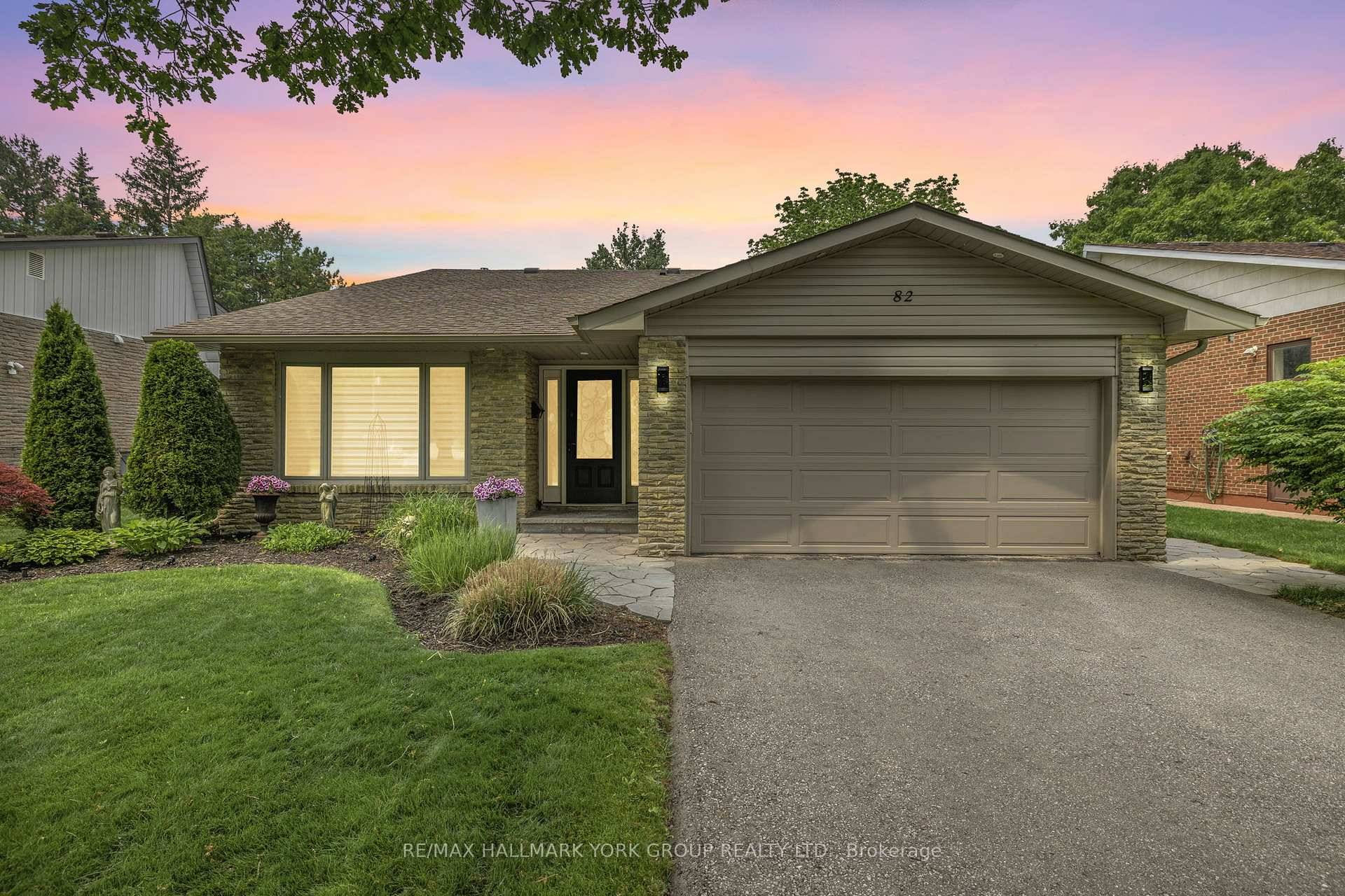 Fabulously updated 'Golf Glen' split level family residence !