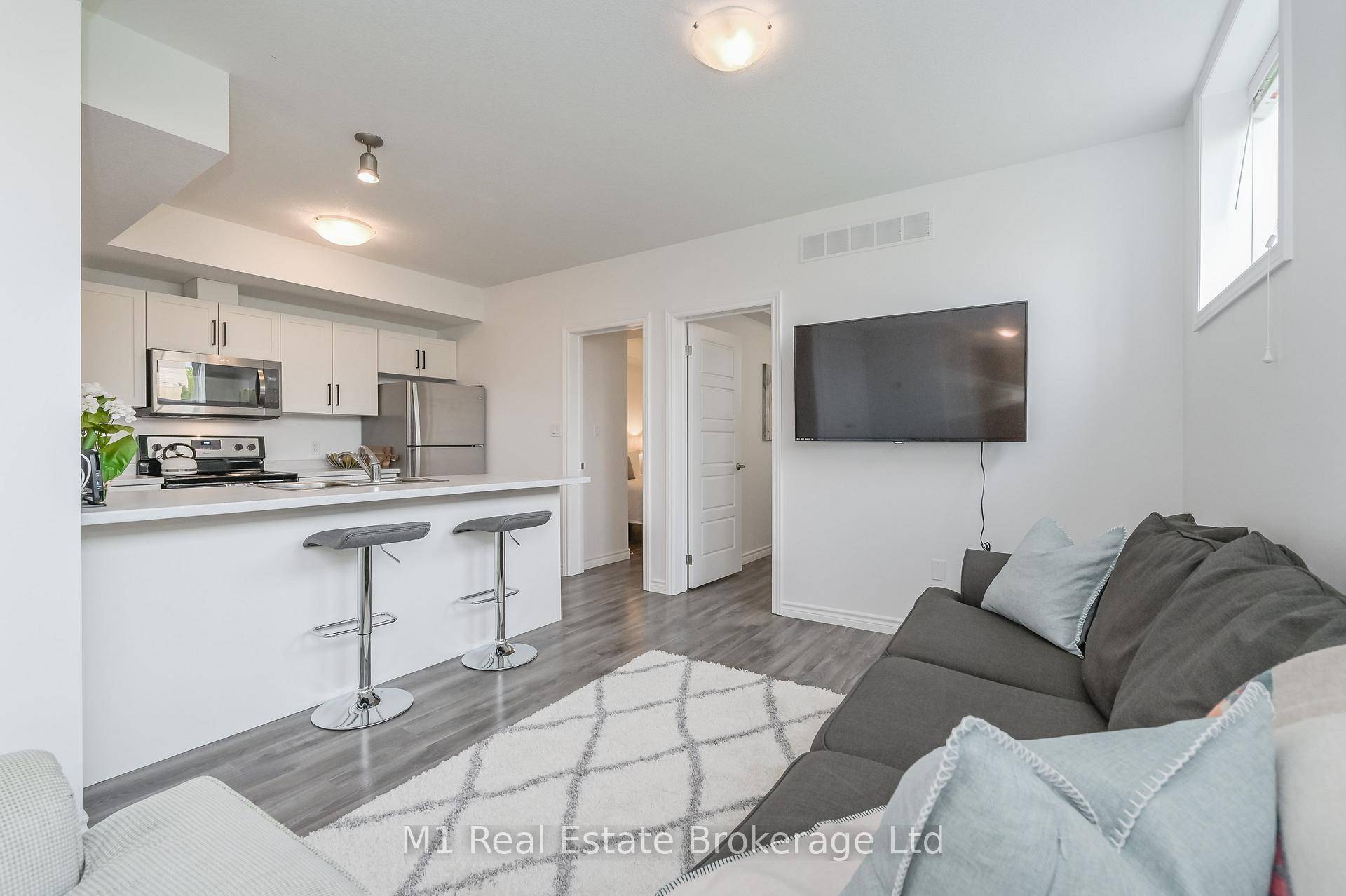 2 Bed, 1 Bath. 1 Parking Space.