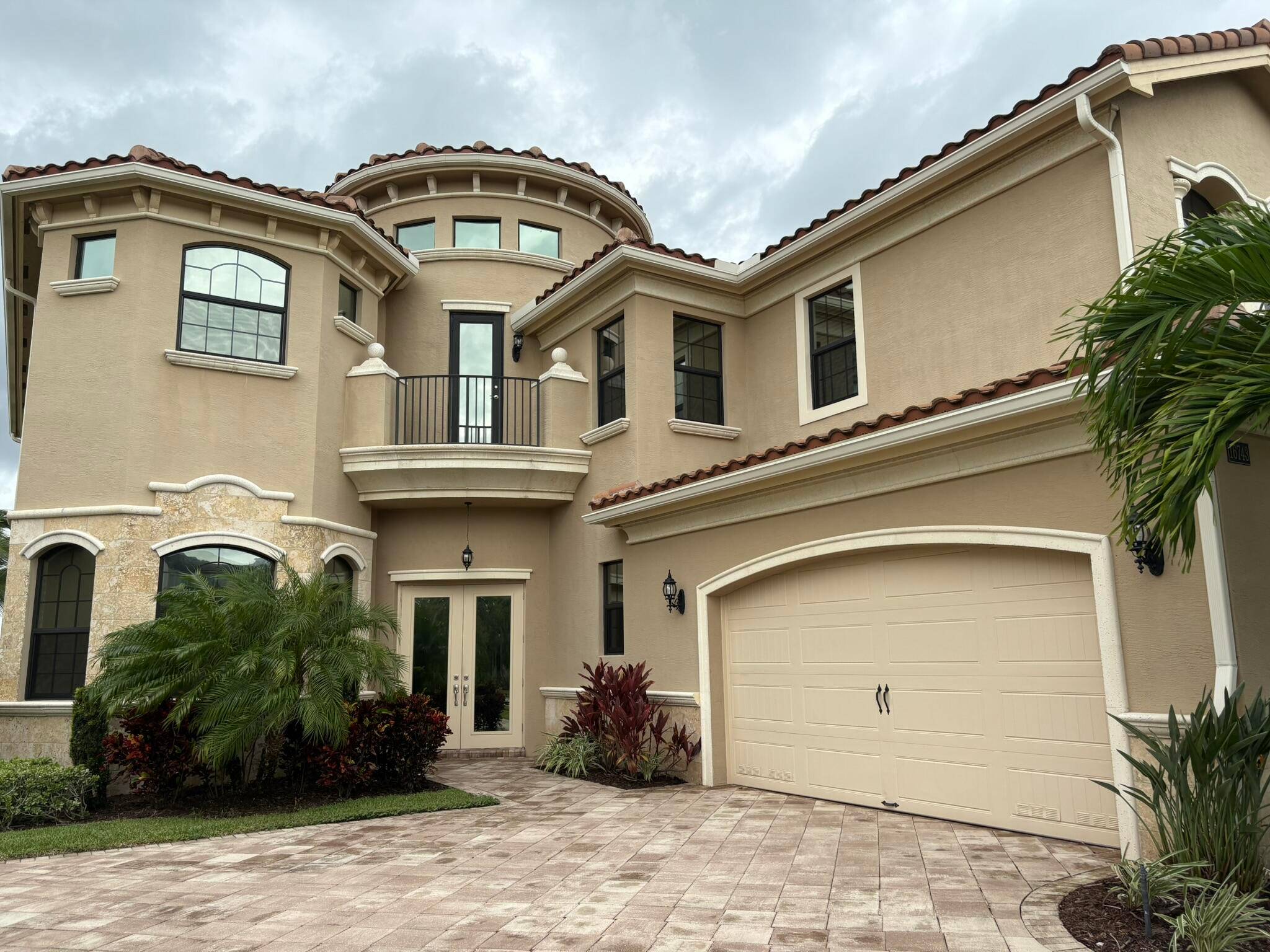 Experience Luxury Living at Seven Bridges !