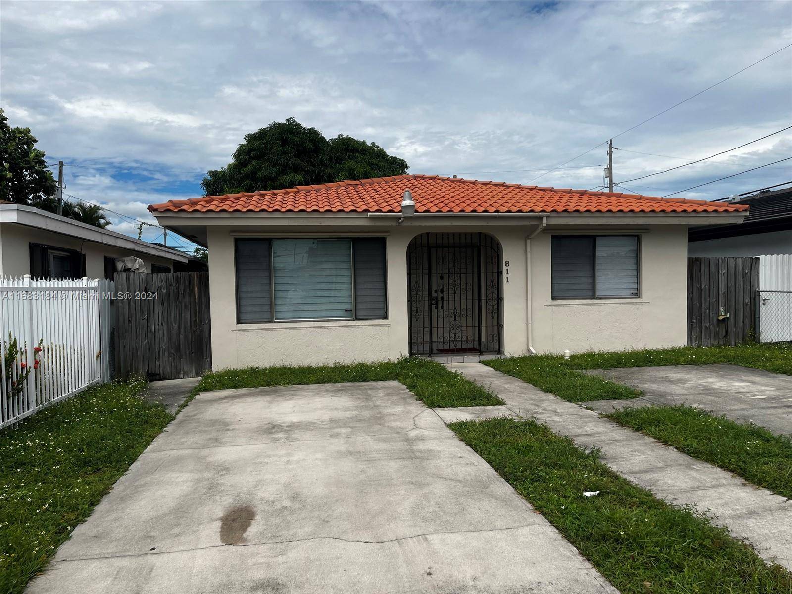 Charming Single Family Home in a Desirable Neighborhood !