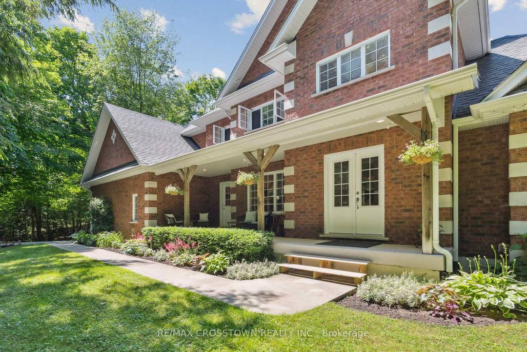 Welcome to 19 Gillespie Trail, a beautifully built all brick, carpet free two storey set on approximately 2.